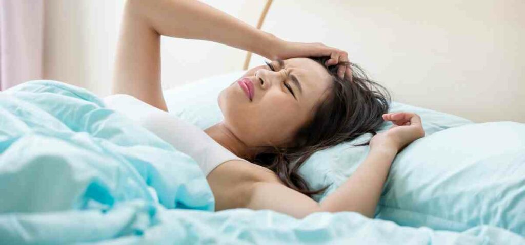 Salah satu cara agar cepat tidur adalah mengelola stres. Kebanyakan orang susah tidur karena adanya banyak pikiran negatif.