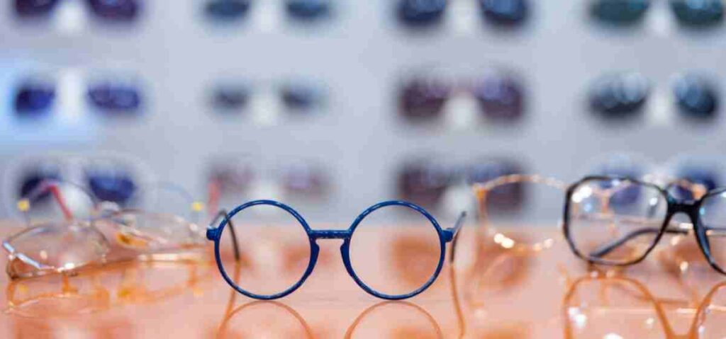 apakah kacamata anti radiasi dapat mengurangi mata minus? Tidak ada penelitian yang pernah menguji dan membuktikan hal tersebut.
