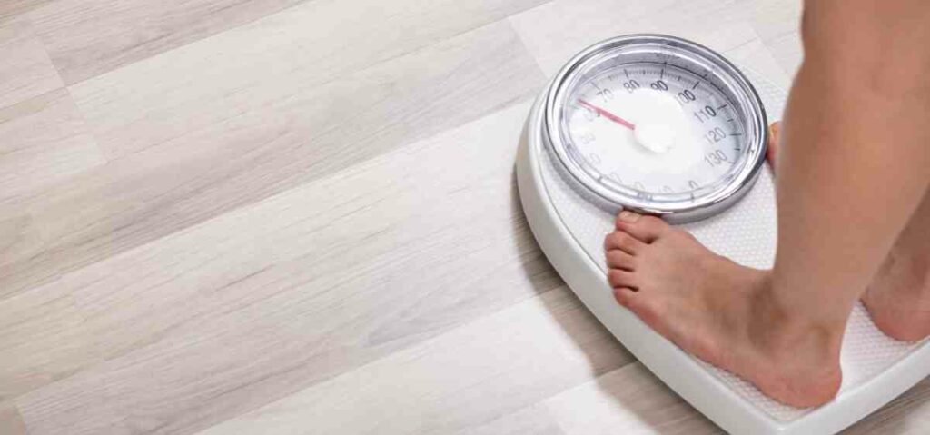 Banyak yang mengira bahwa timbangan berat badan hanya untuk orang yang sedang diet. Nyatanya, alat ini dibutuhkan oleh semua orang, lho.