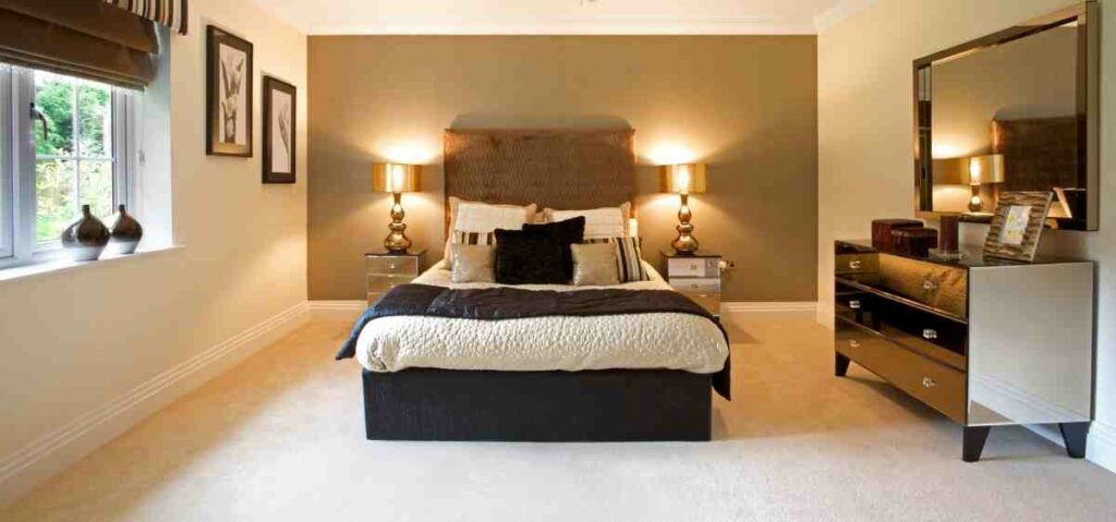 warna coklat menjadi salah satu warna yang dapat menghangatkan ruangan sehingga bisa membuat suasana kamar tidur yang menenangkan.