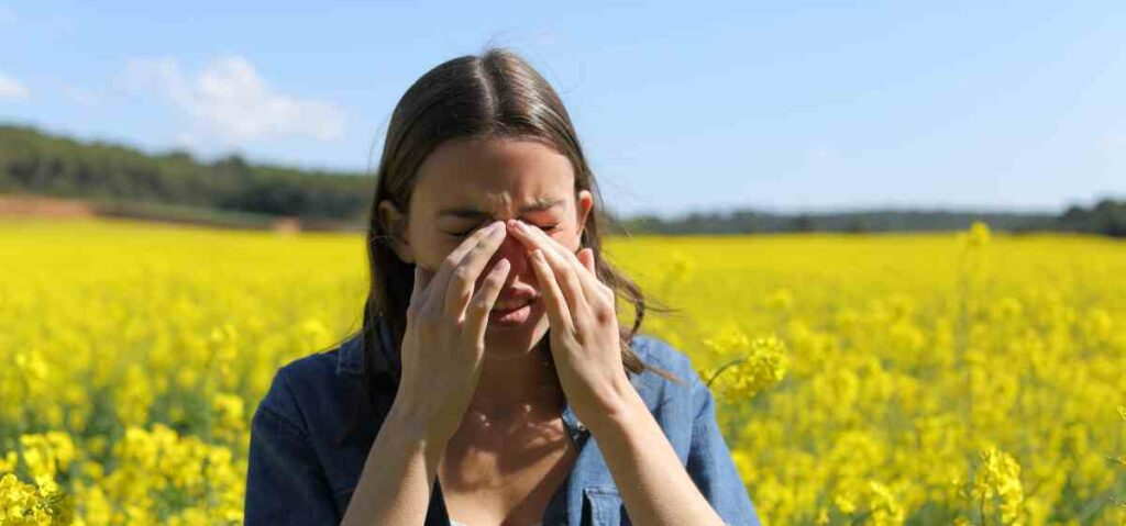 Kondisi mata merah sebelah juga bisa menandakan adanya alergi.