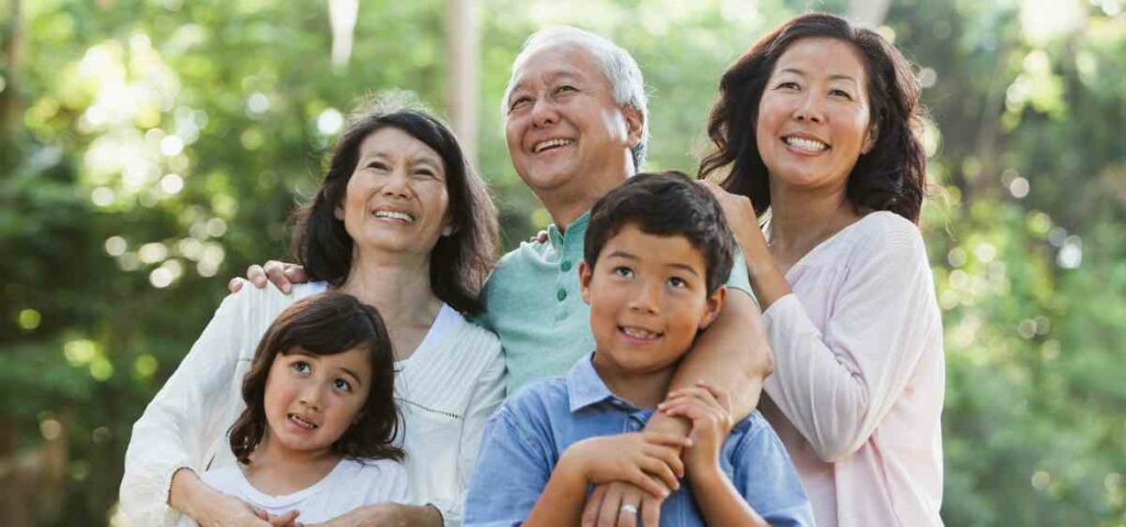 Asuransi kesehatan keluarga merupakan produk asuransi yang memberikan pertanggungan biaya perawatan dan pengobatan kepada seluruh anggota keluarga.