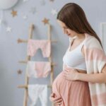 Perubahan hormon selama masa kehamilan memungkinkan wanita hamil menunjukkan beberapa tanda yang tidak biasa.  Mulai dari raut wajah hingga kondisi kulit wajah yang mudah dikenali.