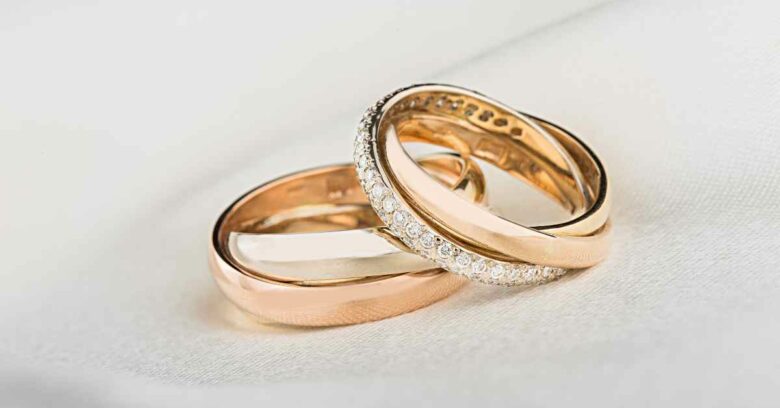 Kadar emas artinya jumlah kandungan emas murni di dalam perhiasan.