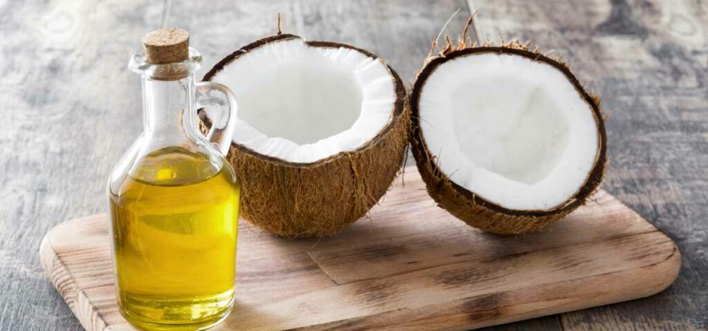 Meskipun terdengar asing, banyak yang sudah menggunakan bahan ini untuk menghilangkan noda kuning. Minyak kelapa juga dinilai bisa membuat gigi menjadi lebih sehat.