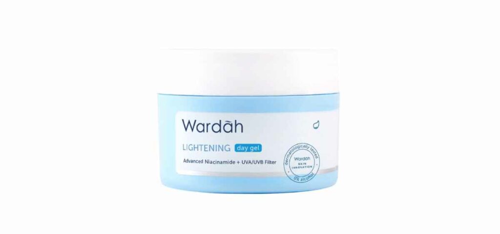 Wardah Lightening Day Gel juga memiliki tekstur yang encer sehingga mudah diaplikasikan dan cepat meresap di kulit. 