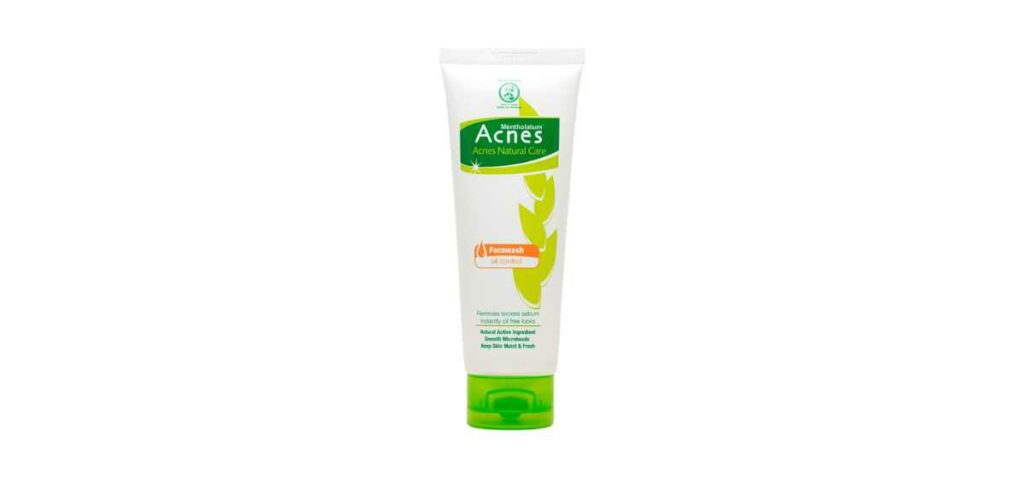 Acnes Natural Face Wash Oil Control ini merupakan salah satu sabun cuci muka yang cocok untuk kulit berminyak dan berjerawat.
