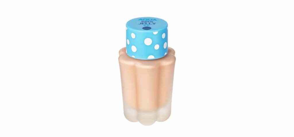 Tidak seperti BB Cream lainnya, Aqua Petit Jelly BB Cream berbentuk jelly sehingga tidak tumpah saat dibawa bepergian.