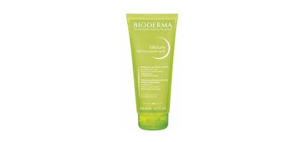 Bioderma Sebium Gel Moussant memiliki tekstur yang lembut di kulit namun tetap efektif membantu membersihkan kulit wajah.