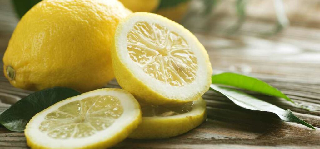 Lemon adalah salah satu cara memutihkan kulit yang telah banyak dipercaya oleh orang.