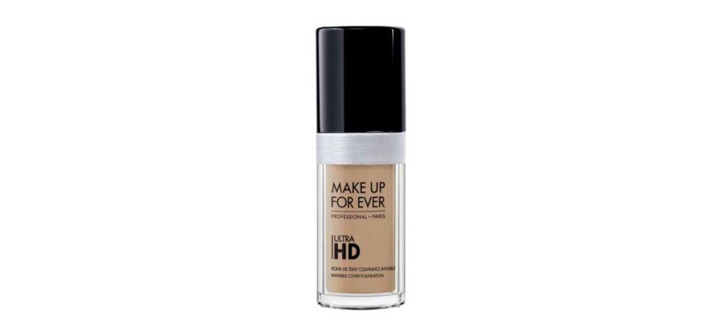 Make Up For Ever Ultra HD Liquid Foundation hadir dengan coverage medium to full yang bisa menyamarkan pori, noda bekas jerawat, hingga garis halus pada wajah.