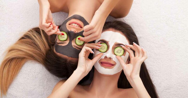 memilih masker wajah untuk kulit berjerawat dan berminyak bisa menjadi solusi mengurangi minyak di wajah.