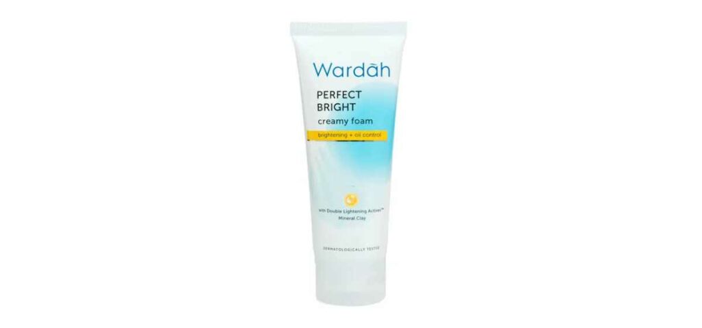 Rekomendasi sabun muka untuk kulit berminyak berikutnya hadir dari brand yang sudah tidak asing ditelinga, yakni Wardah.