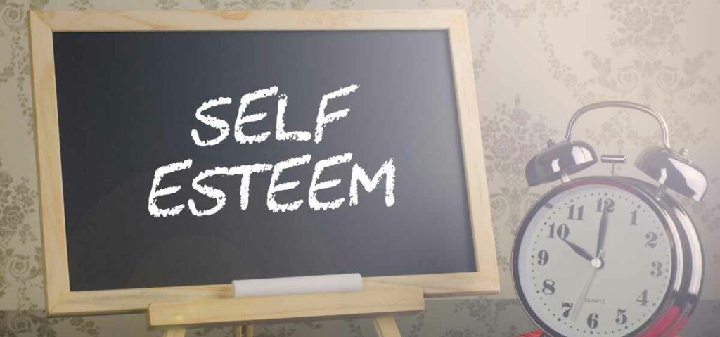 Pengertian self esteem merupakan suatu bentuk perasaan, pikiran, dan pandangan seseorang kepada dirinya sendiri yang berhubungan dengan kepercayaan diri.