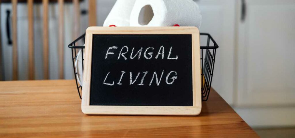 apa itu frugal living? Frugal living merupakan sebuah gaya hidup hemat untuk mengatur kebiasaan belanja.