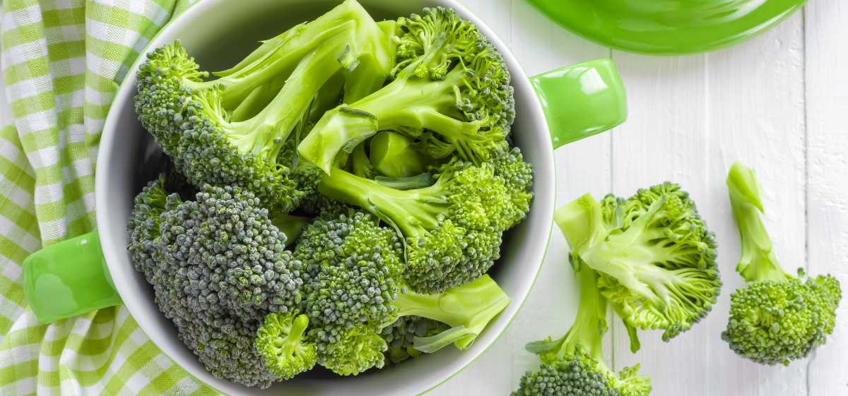 Asam folat yang terdapat pada brokoli merupakan salah satu nutrisi yang terdapat secara alami dalam sayuran tersebut, seperti halnya pada jenis sayuran hijau lainnya.