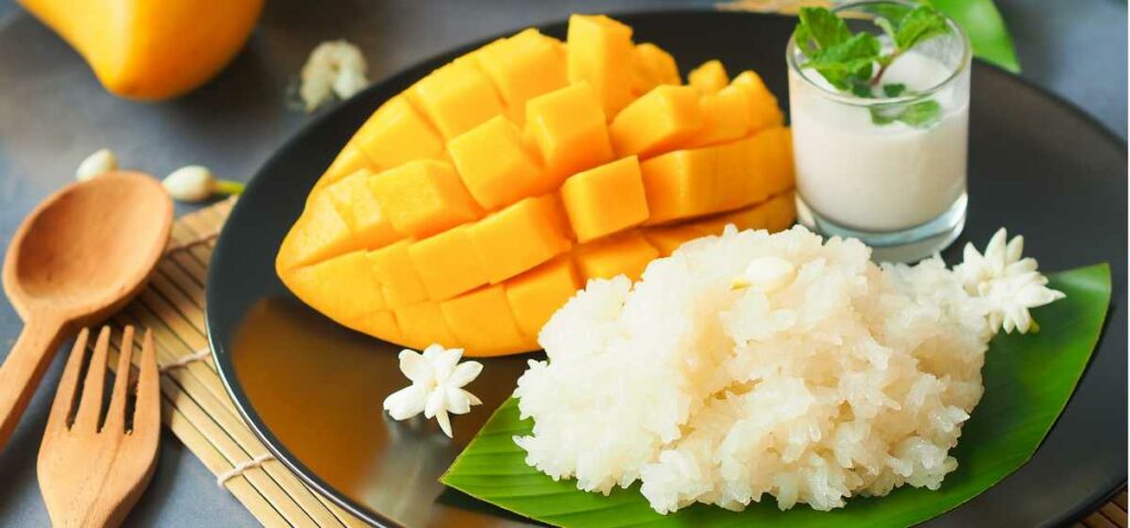 Mango sticky rice merupakan menu buka puasa kekinian yang berasal dari luar negeri.
