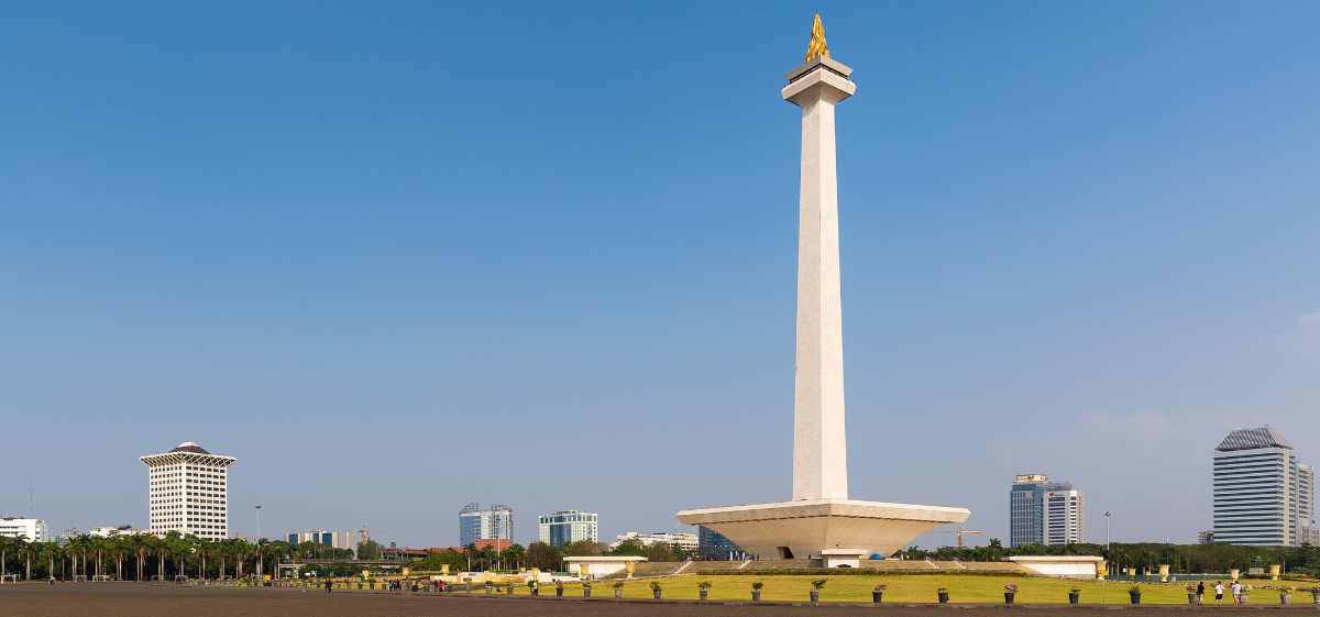 monas merupakan tempat ngabuburit di jakarta yang populer