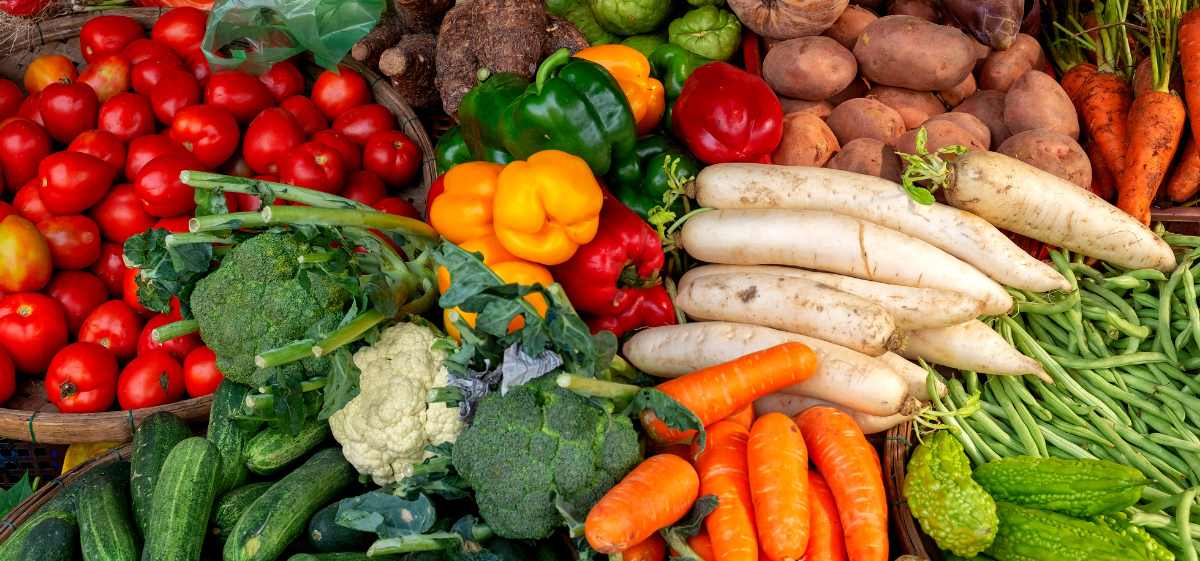sayuran merupakan makanan untuk penderita asam lambung. Sayuran sangat penting bagi penderita asam lambung karena selain kaya serat, sayuran juga rendah lemak dan dapat memberikan banyak nutrisi yang dibutuhkan tubuh.