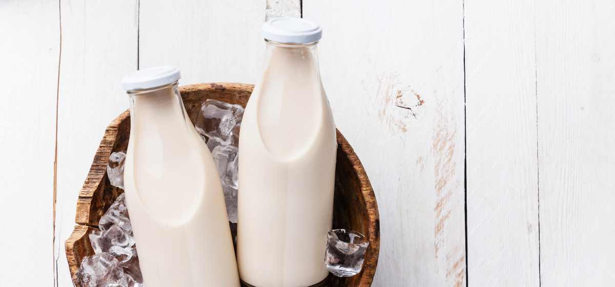 Terakhir, susu dikenal memiliki kandungan zinc yang sangat baik untuk membantu memproduksi kolagen dalam tubuh.