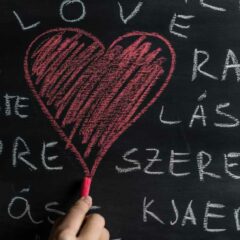 Mengenal 5 Macam Love Language, Mana Bahasa Cinta Kamu?