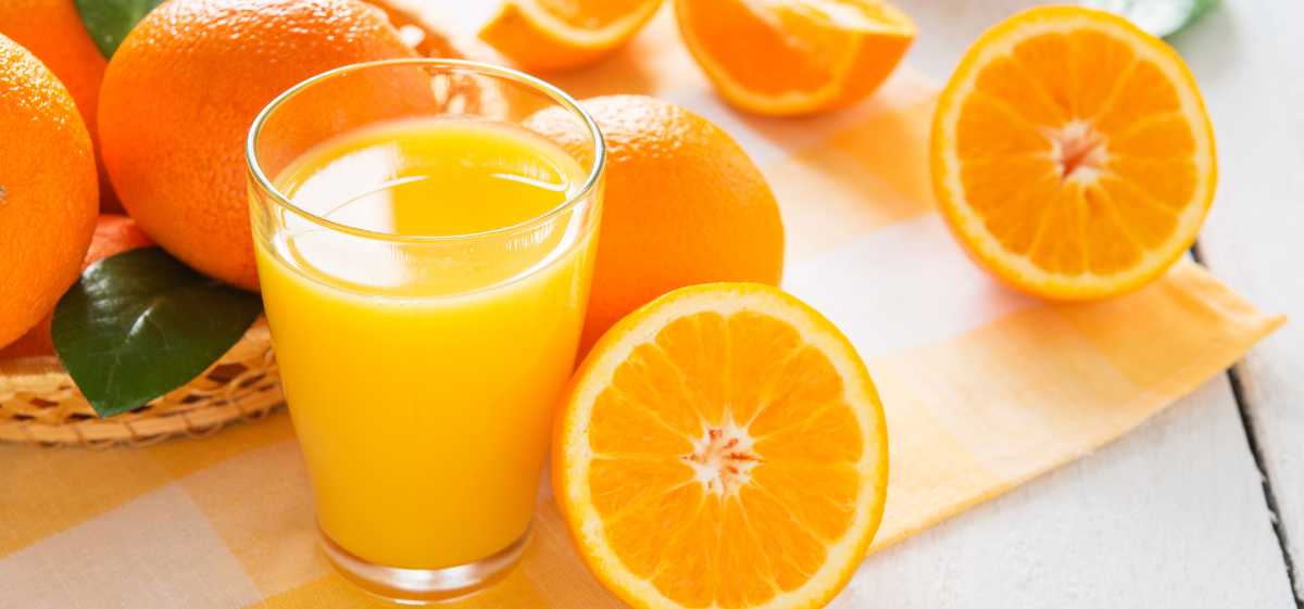Jus jeruk adalah salah satu minuman yang kaya akan vitamin C.