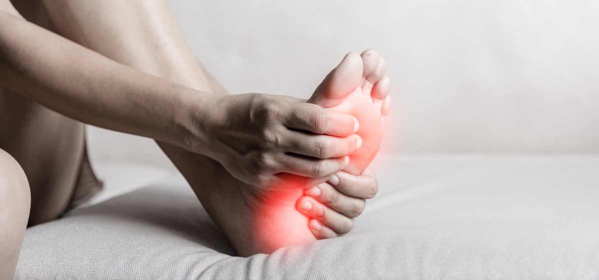 Sering Kram Kaki Kurang Vitamin Apa? Sering mengalami kram pada kaki dapat menjadi indikasi adanya kekurangan beberapa vitamin dan mineral dalam tubuh.