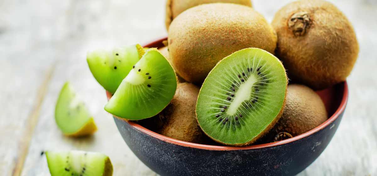 Manfaat vitamin E juga bisa didapatkan dengan makan satu buah kiwi ukuran sedang per hari.