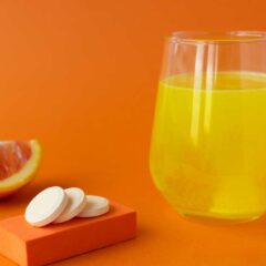 Kenapa Urine Jadi Kuning Setelah Minum Vitamin C? Wajar Gak Sih?