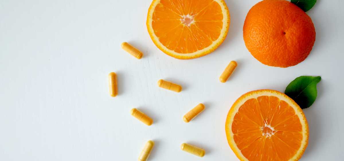 Kenapa Setelah Minum Vitamin C Kencing Jadi Kuning? Hal ini terjadi karena vitamin C, juga dikenal sebagai asam askorbat, memiliki efek diuretik ringan.