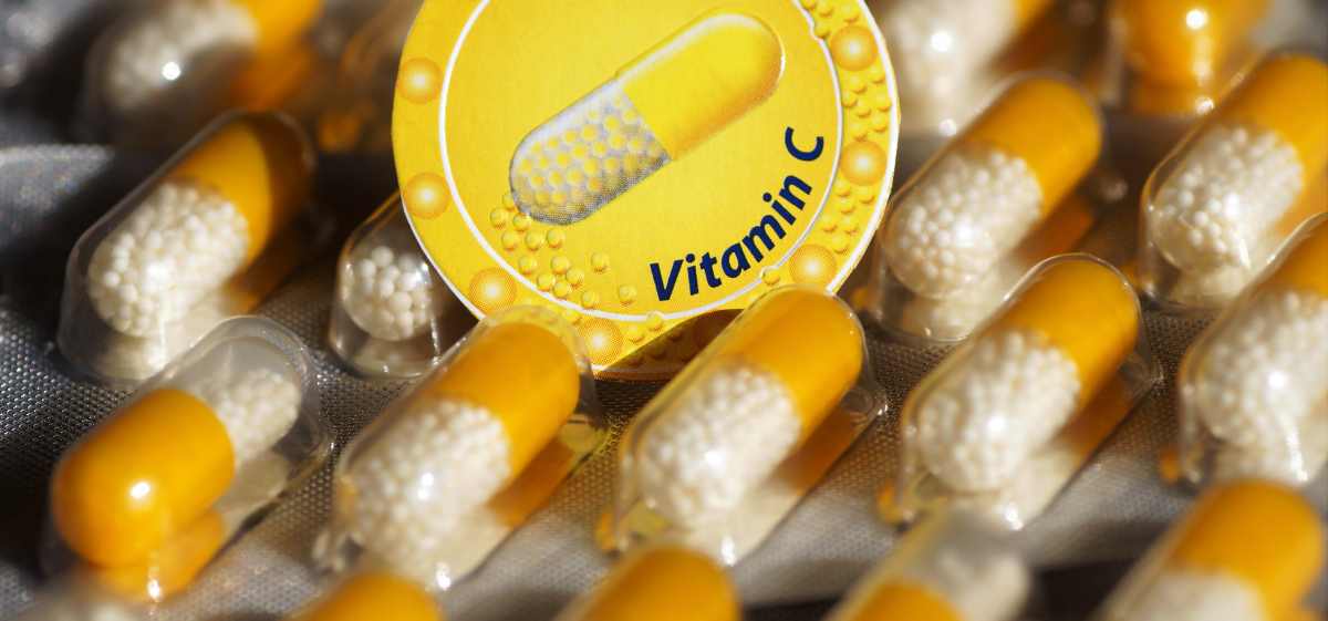 Berapa mg Vitamin C yang Harus Dikonsumsi Setiap Hari? Batas maksimal konsumsi vitamin C per hari adalah 2000 mg.