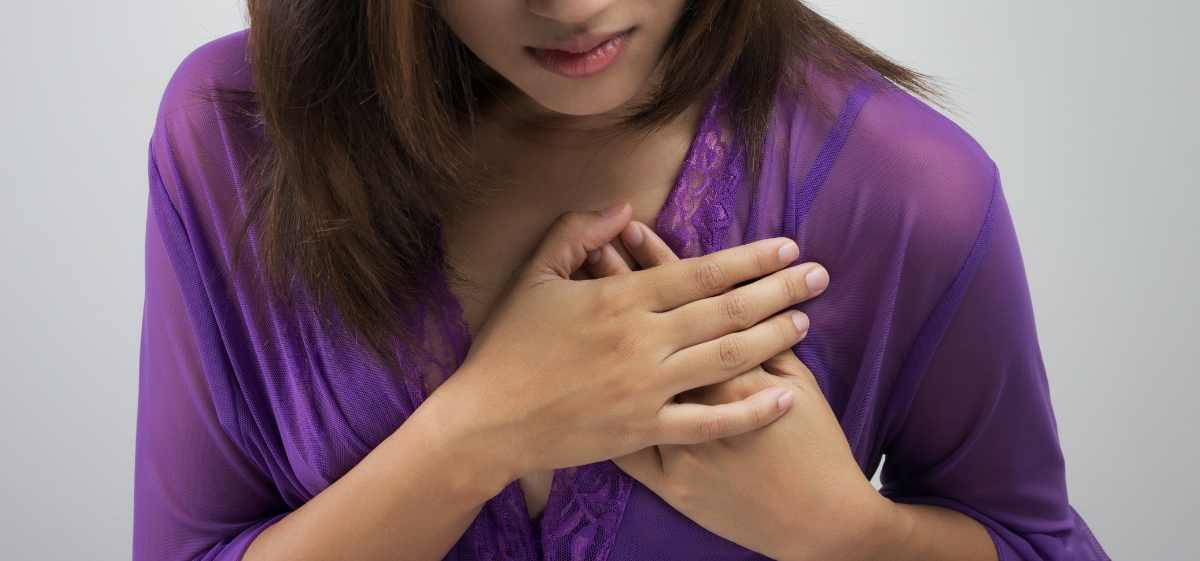 Selain gangguan pada payudara itu sendiri, perubahan hormon dan masalah kesehatan pada organ lainnya turut dapat mengakibatkan payudara merasakan nyeri