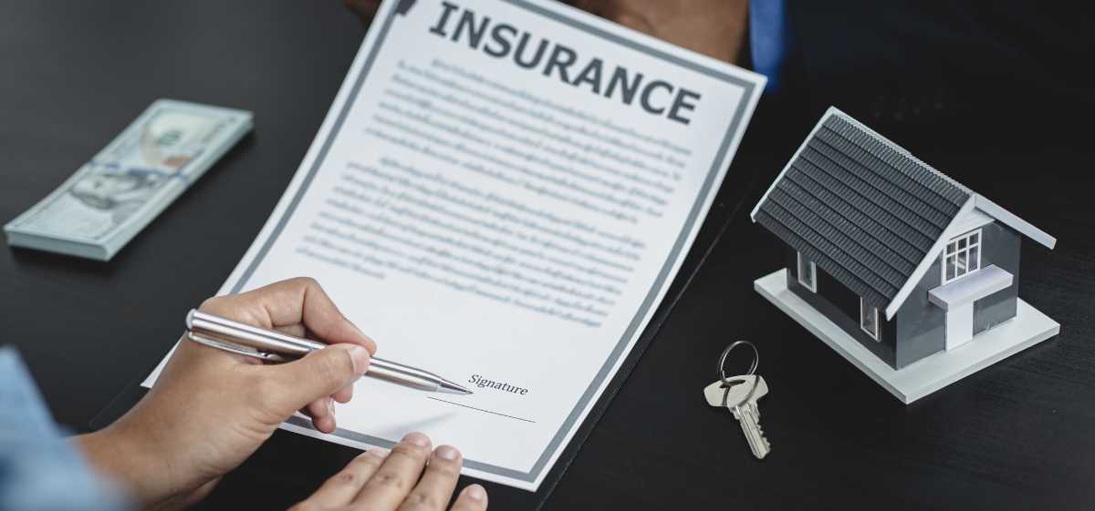 Keberadaan perusahaan asuransi hadir dalam mengambil alih risiko dari peserta atau nasabah ke perusahaan asuransi