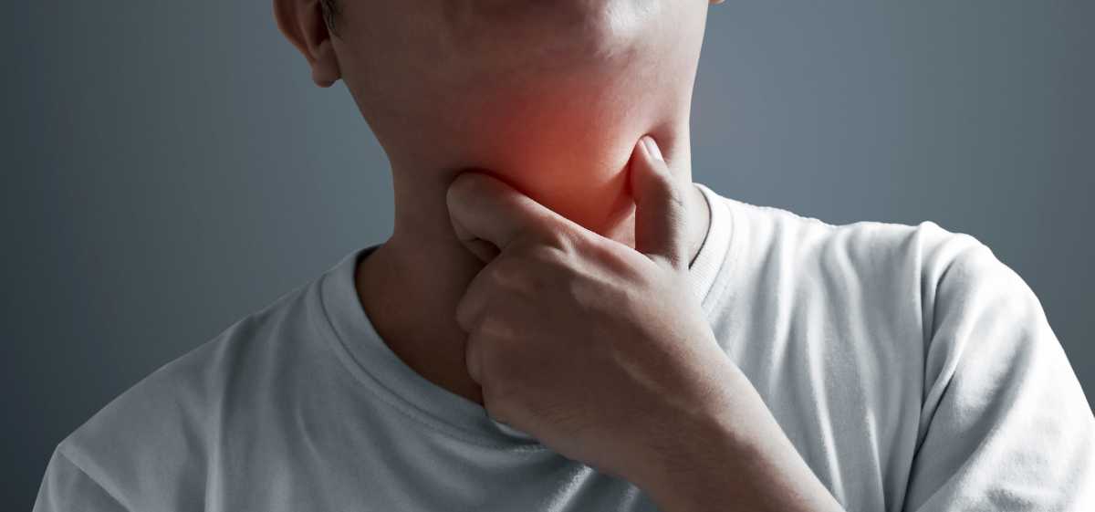 Sakit tenggorokan merupakan gangguan kesehatan yang menimbulkan rasa sakit dan gatal pada tenggorokan