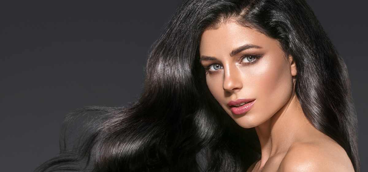 HItam pekat merupakan salah satu warna rambut yang bagus untuk kulit sawo matang