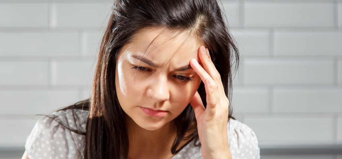 Penyebab Sakit Kepala Sebelah Kiri Sebaiknya waspada jika kamu kerap mengalami sakit kepala bagian kiri disertai dengan sensasi berdenyut hebat, intens, terjadi berulang kali, dan sakitnya tak kunjung hilang. Karena bisa saja sakit kepala sebelah kiri yang kamu rasakan dengan gejala tersebut merupakan pertanda adanya penyakit yang serius pada tubuh.