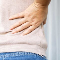 Sakit Pinggang Sebelah Kanan? Penyebab, Gejala, Cara Mengatasinya