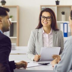 Broker Asuransi – Pengertian, Tugas, Wewenang, Peraturan, dan Alasan Membeli