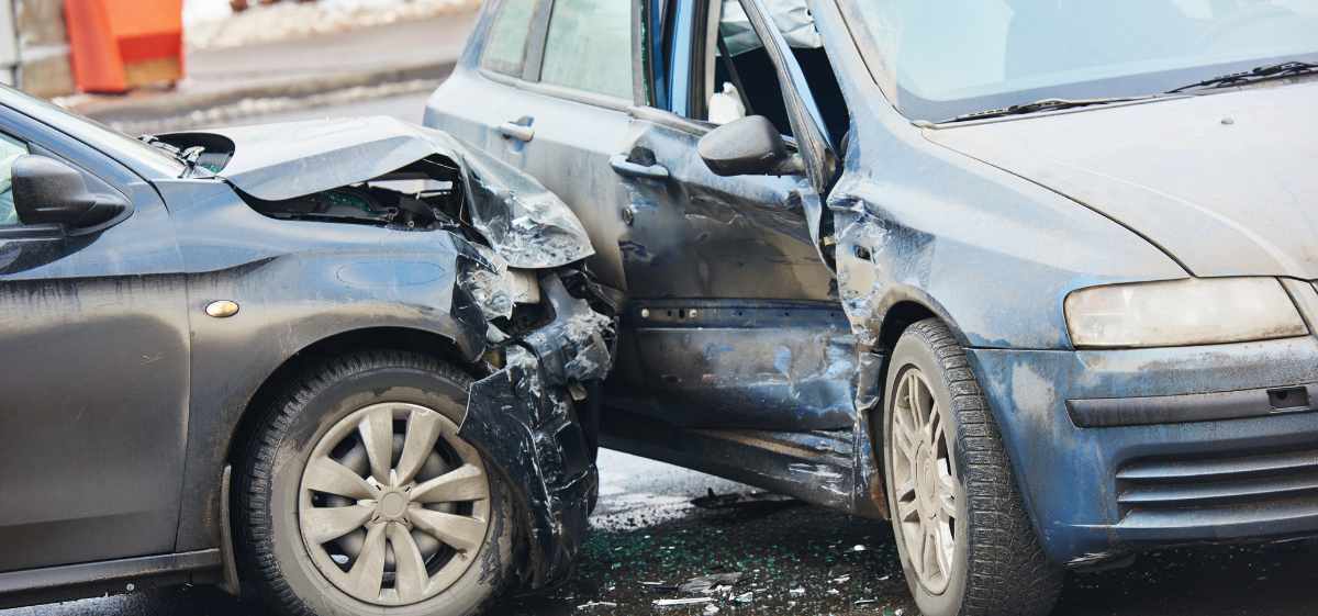 Berikut ini adalah syarat klaim asuransi mobil all risk jika terjadi kerusakan:

Jika terjadi kerusakan pada mobil, ambil dokumentasi berupa foto yang menunjukkan kerusakan tersebut.