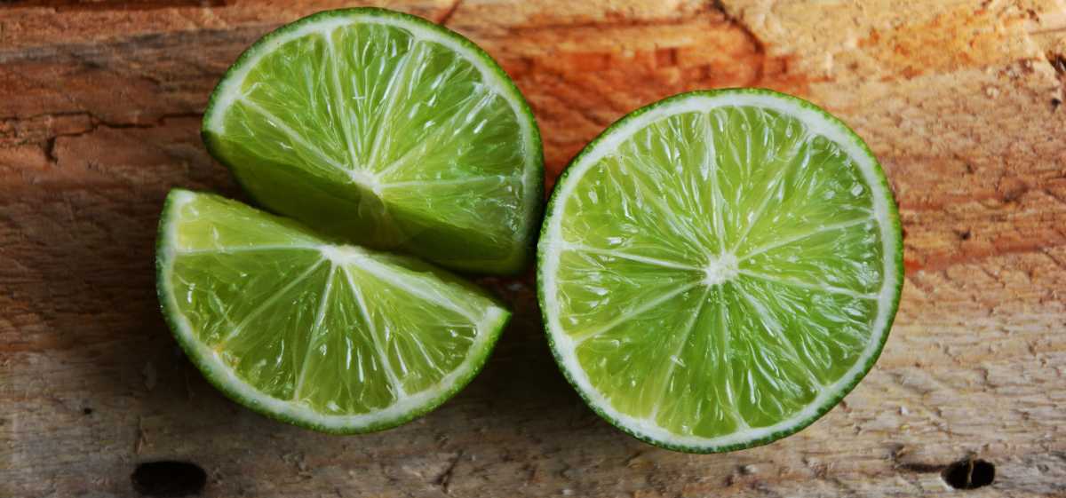 Manfaat Jeruk Nipis untuk Batuk

Jeruk nipis atau nama lainnya Citrus Aurantifolia ini memiliki banyak kandungan yang baik untuk mengatasi permasalahan saluran pernapasan, termasuk batuk.