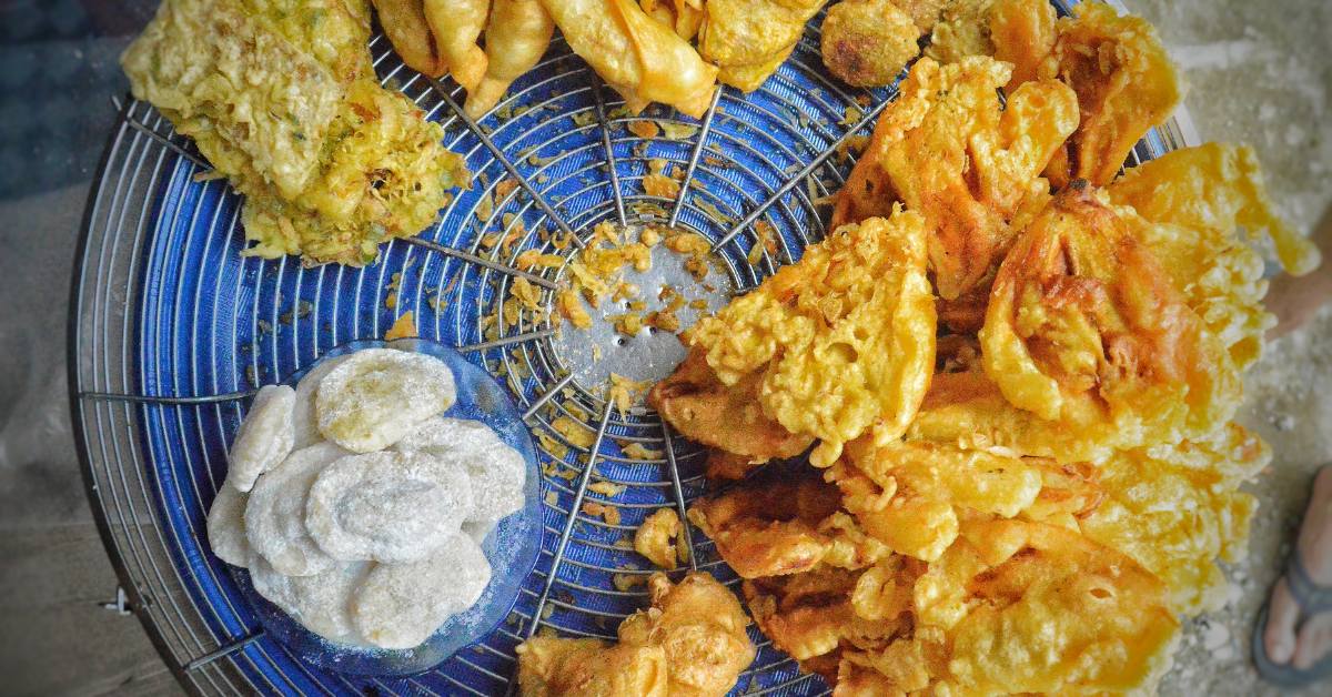 Apakah batuk boleh makan gorengan? Sebaiknya saat batuk kamu hindari makan gorengan terlebih dahulu, ya!