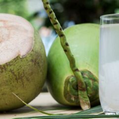 Apa Manfaat Air Kelapa untuk Batuk? Ini Cara Benar Mengonsumsinya!