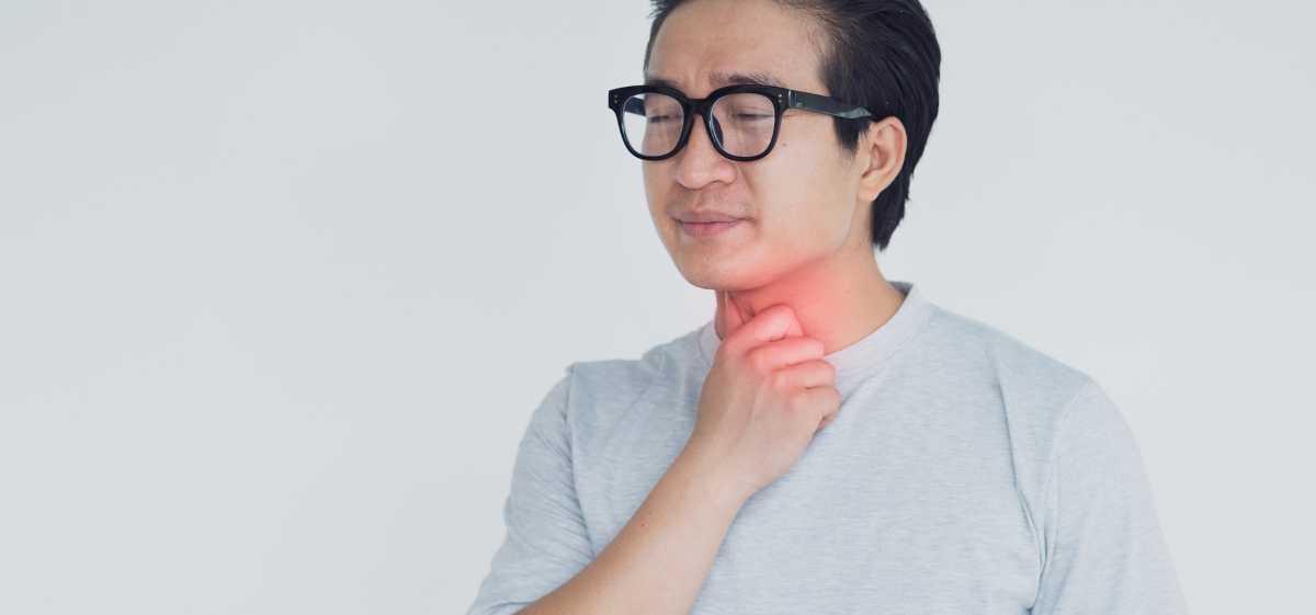 Ada beberapa cara yang bisa kamu lakukan untuk menyembuhkan radang dengan waktu yang relatif cepat. cara adalah sebagai berikut: 
Minum obat-obatan medis yang disesuaikan dengan penyebab radang. Perlu diketahui, radang di tenggorokan disebabkan oleh infeksi virus dan bakteri.