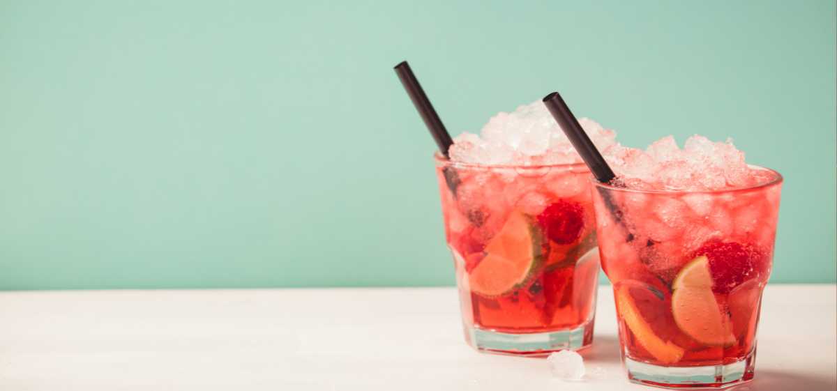 Apakah Radang Tenggorokan Boleh Minum Es?
Ya boleh, karena minum minuman es bisa membantu mendinginkan tenggorokan.