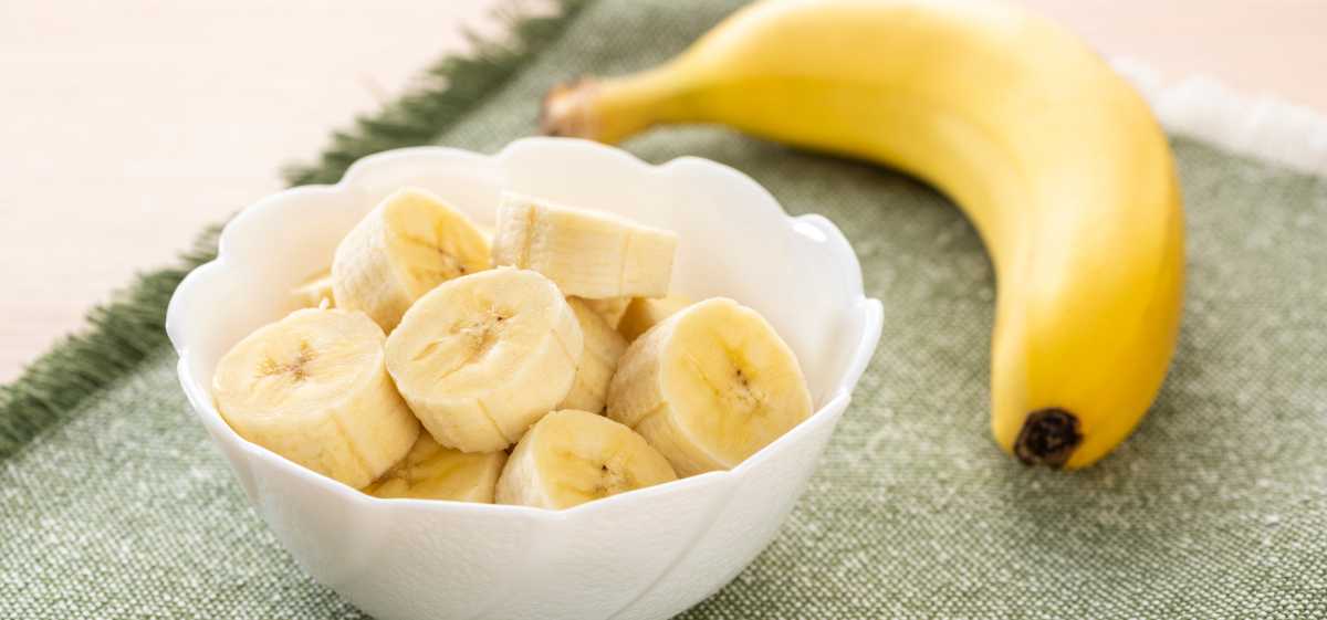 Jenis buah untuk radang tenggorokan selanjutnya adalah pisang.