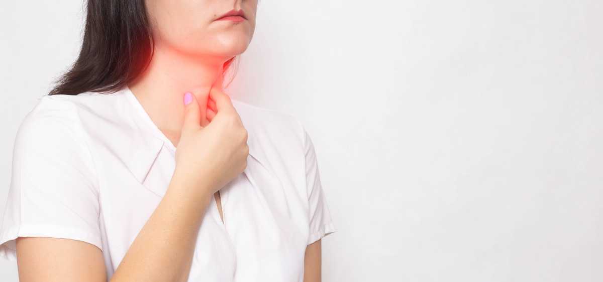 Apakah Sakit Tenggorokan Tanda Hamil?
Tidak, sakit tenggorokan bukanlah tanda pasti kehamilan.