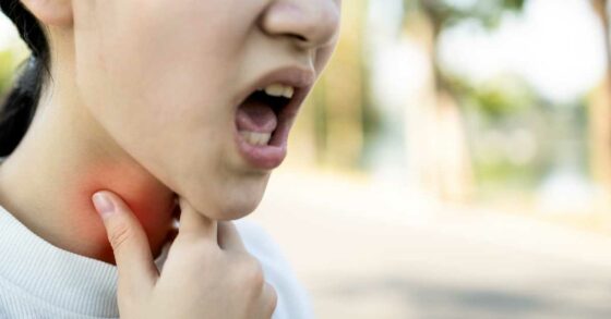 Mudah! Ini 11 Cara Mengeluarkan Duri Ikan di Tenggorokan