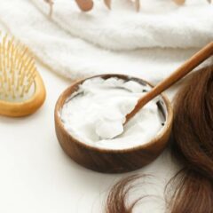 12 Cara Meluruskan Rambut Secara Alami, Efektif dan Minim Risiko!