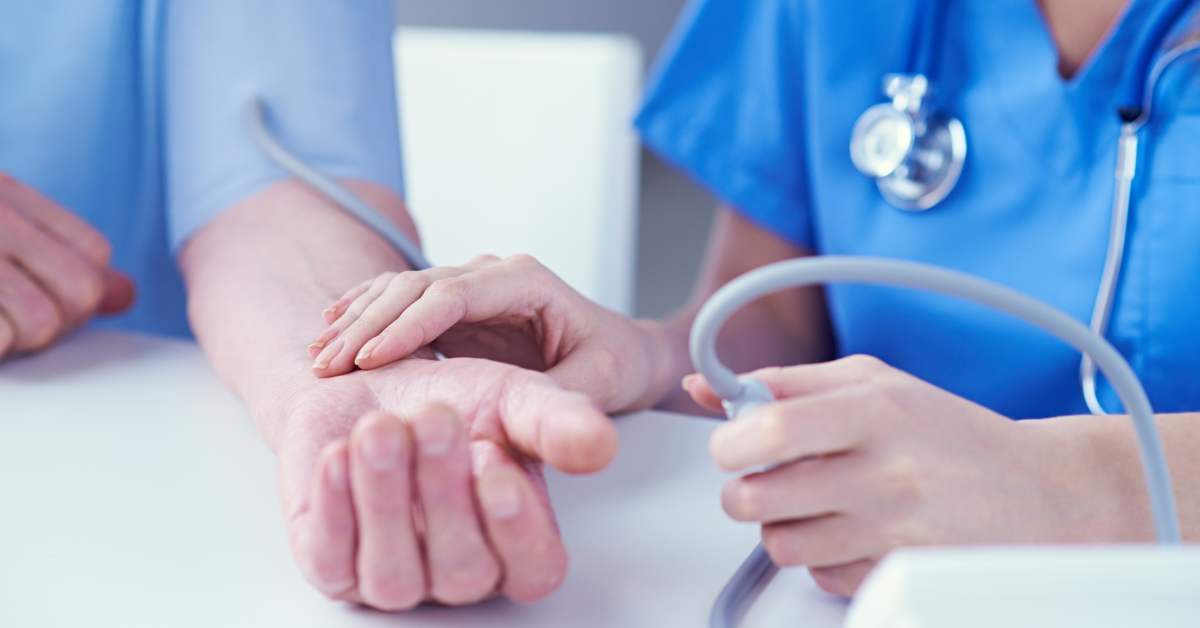 Screening kesehatan adalah pemeriksaan kesehatan yang bisa mendeteksi beberapa penyakit.