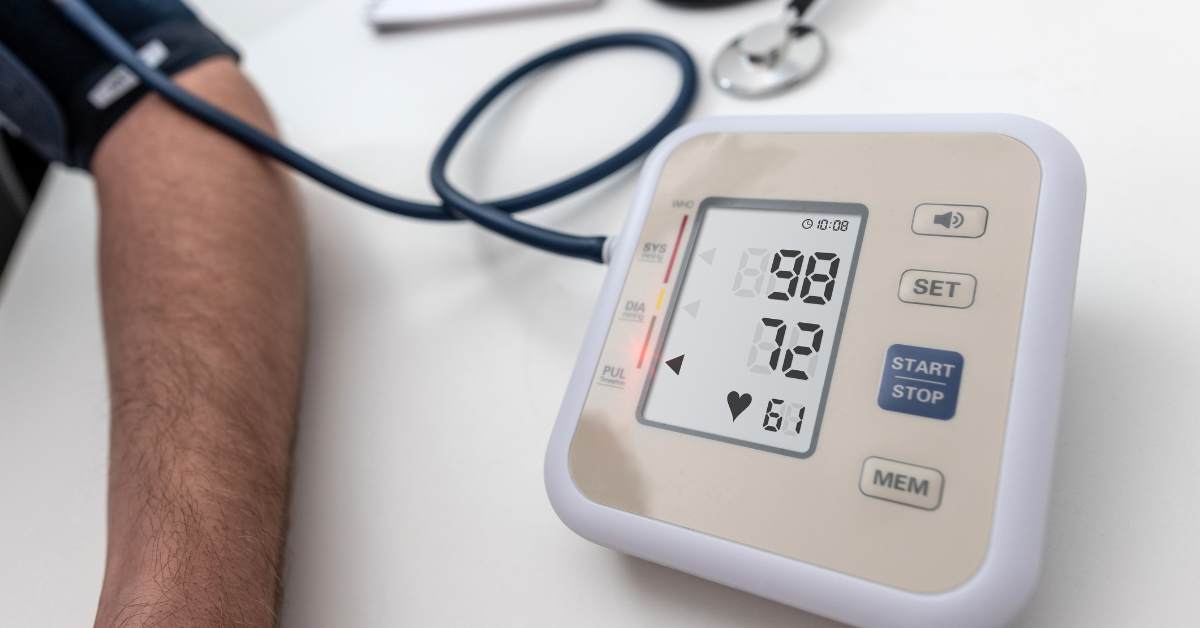 Pusing, Pandangan terasa kabur, Mual atau muntah, Sulit berkonsentrasi adalah ciri ciri darah rendah.